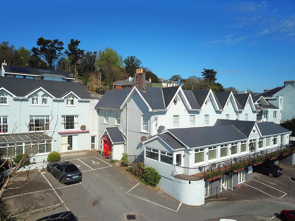 Bella Vista Hotel & Self Catering Suites Cobh Exterior photo